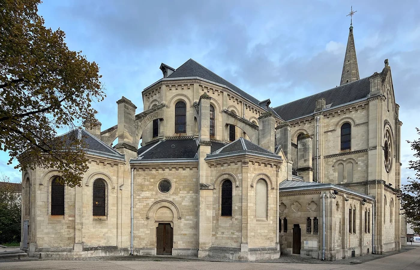 Basilique Saint-Denys d'Argenteuil — Désinfection Argenteuil