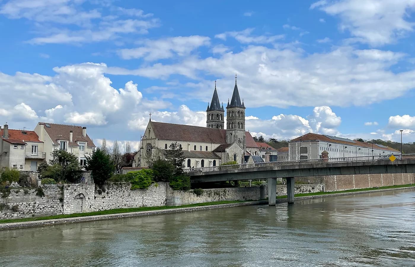 Collégiale Notre-Dame de Melun — Désinfection Melun